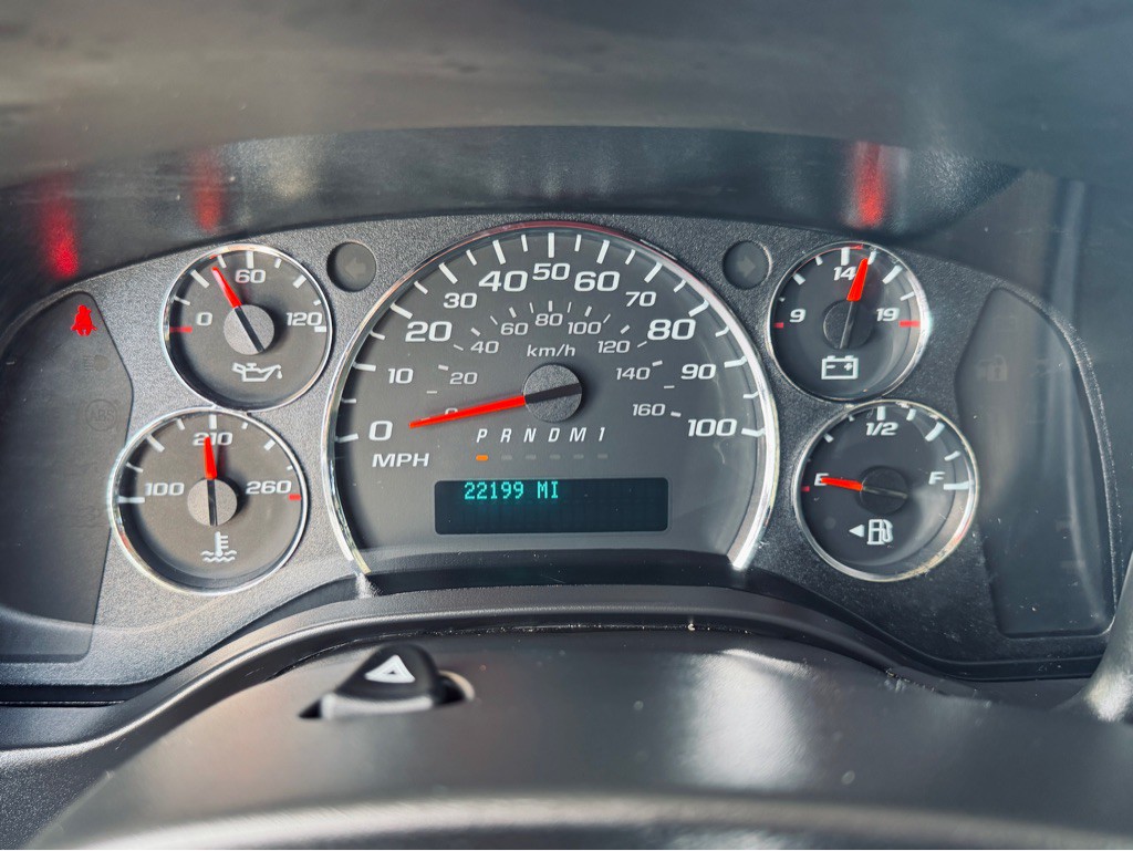 2025 Chevrolet Express Image 19