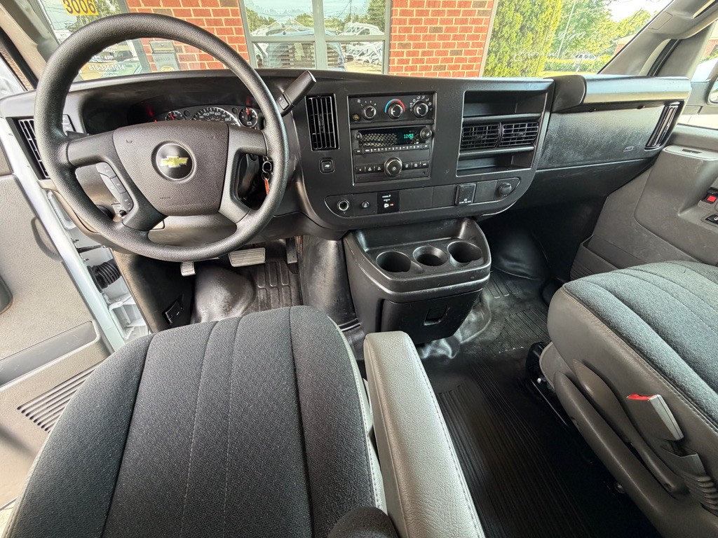 2025 Chevrolet Express Image 20