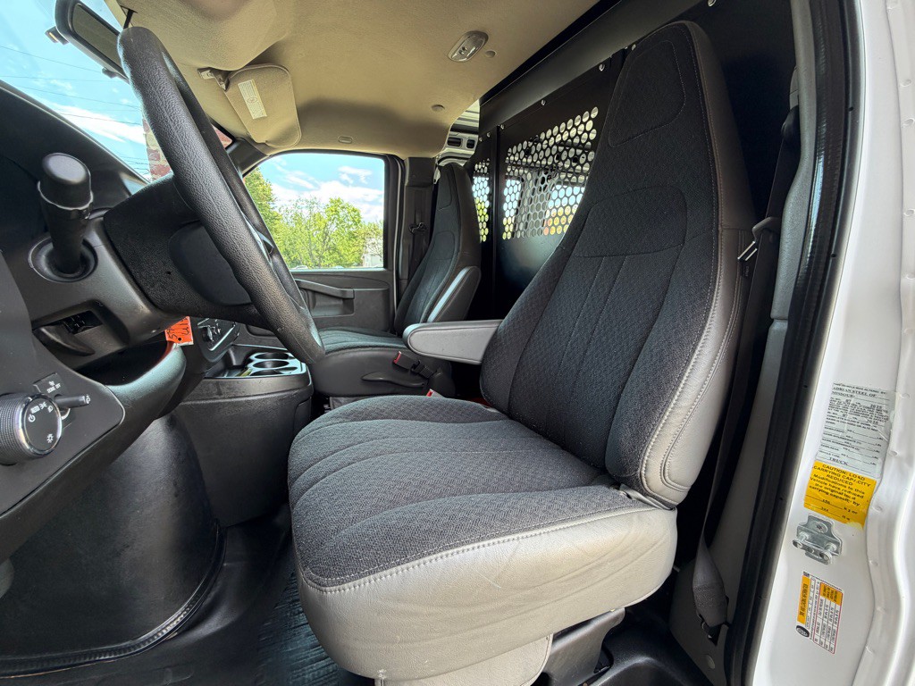 2025 Chevrolet Express Image 22