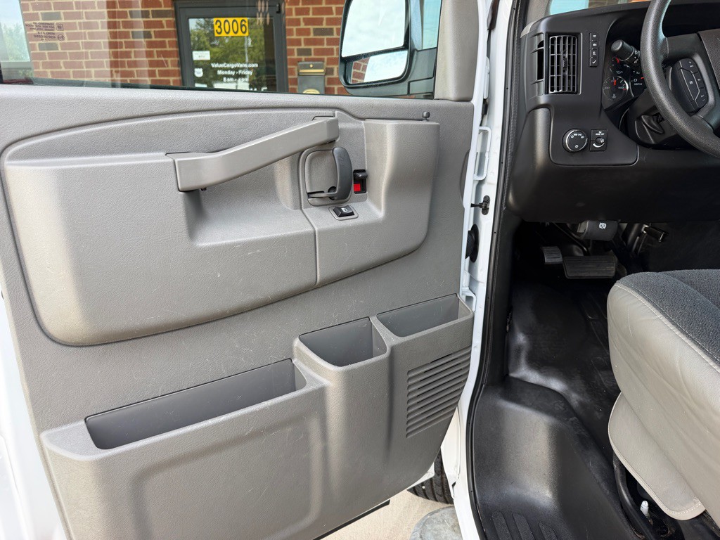 2025 Chevrolet Express Image 24