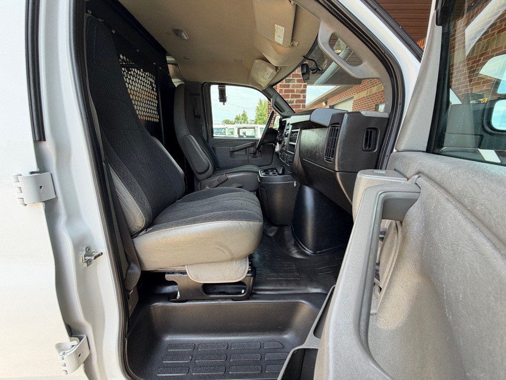2025 Chevrolet Express Image 26