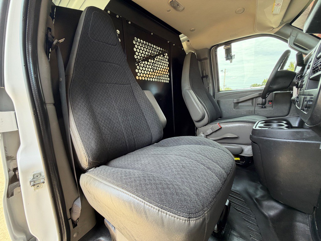 2025 Chevrolet Express Image 28