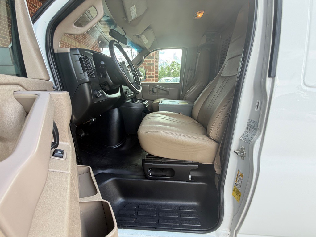 2023 Chevrolet Express Image 18