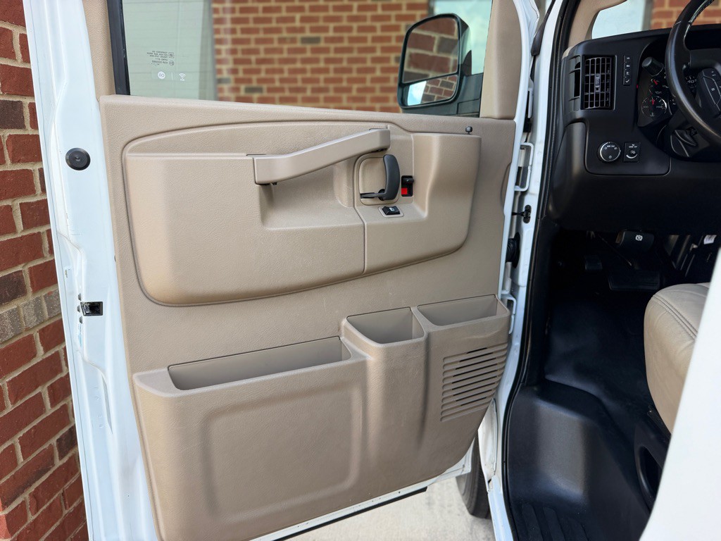2023 Chevrolet Express Image 23