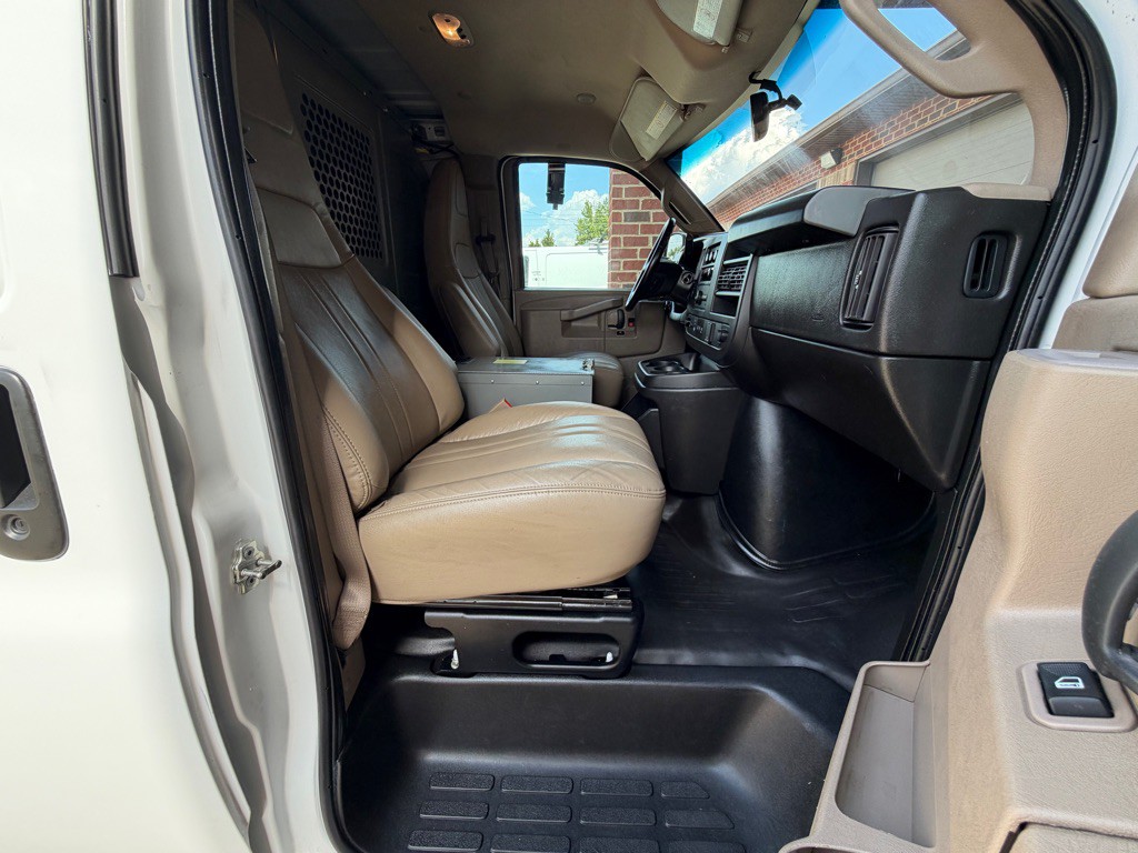 2023 Chevrolet Express Image 25