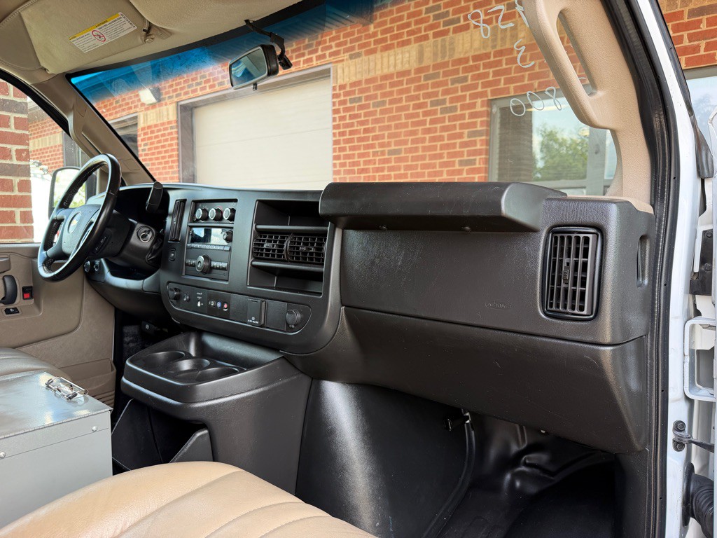 2023 Chevrolet Express Image 26