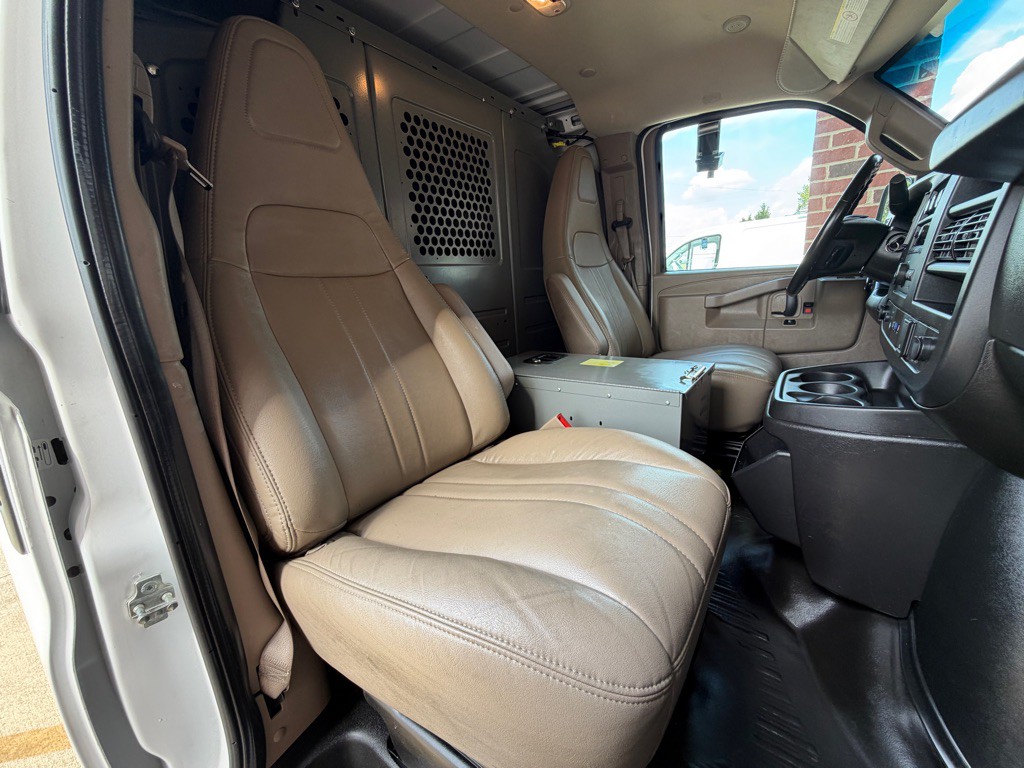 2023 Chevrolet Express Image 27