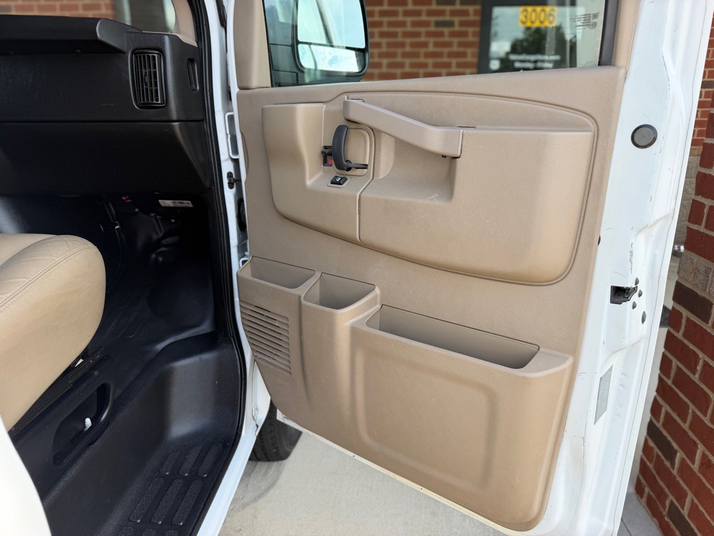 2023 Chevrolet Express Image 29