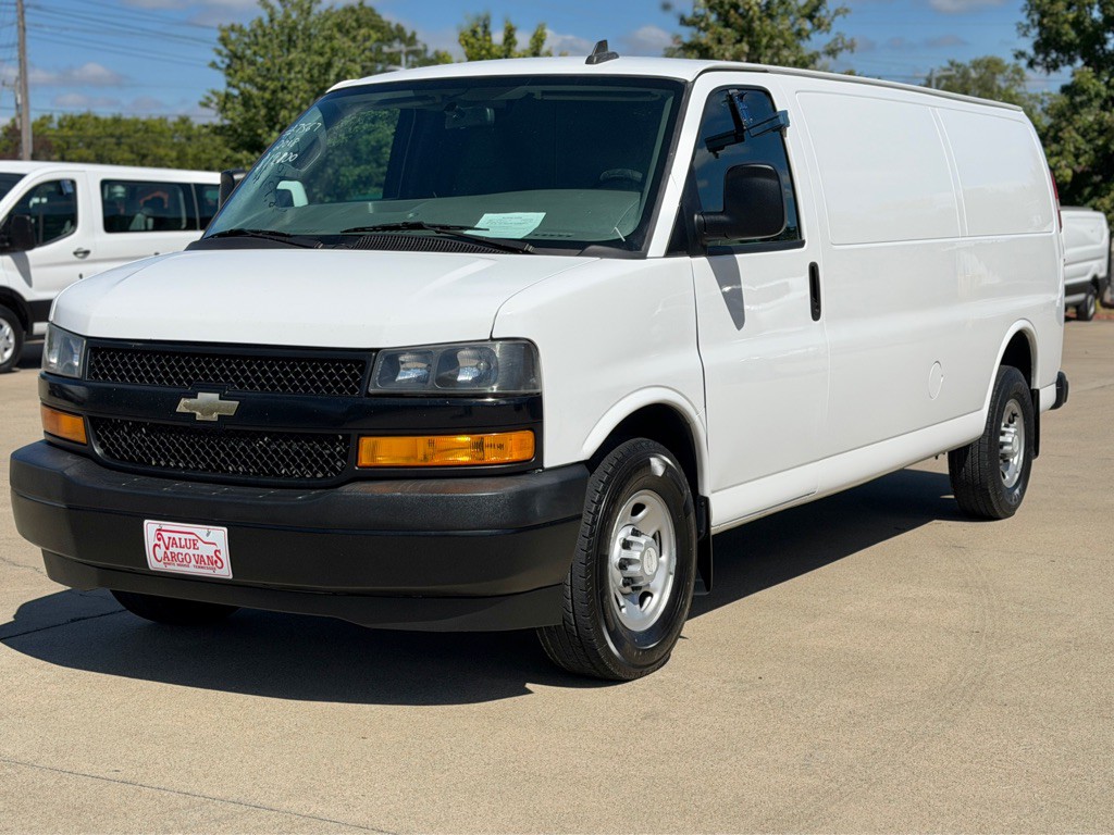 2018 Chevrolet Express Image 2
