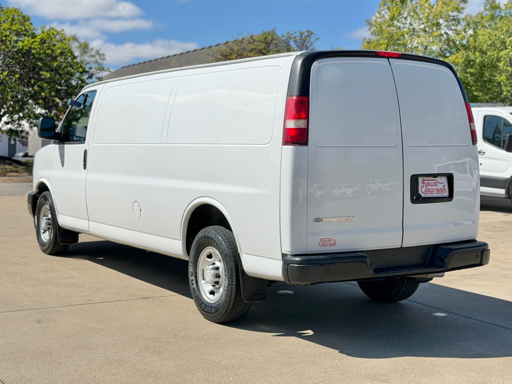 2018 Chevrolet Express Image 3