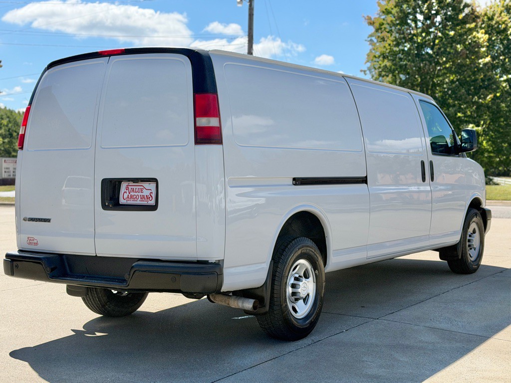 2018 Chevrolet Express Image 4
