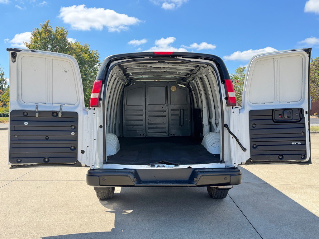 2018 Chevrolet Express Image 7