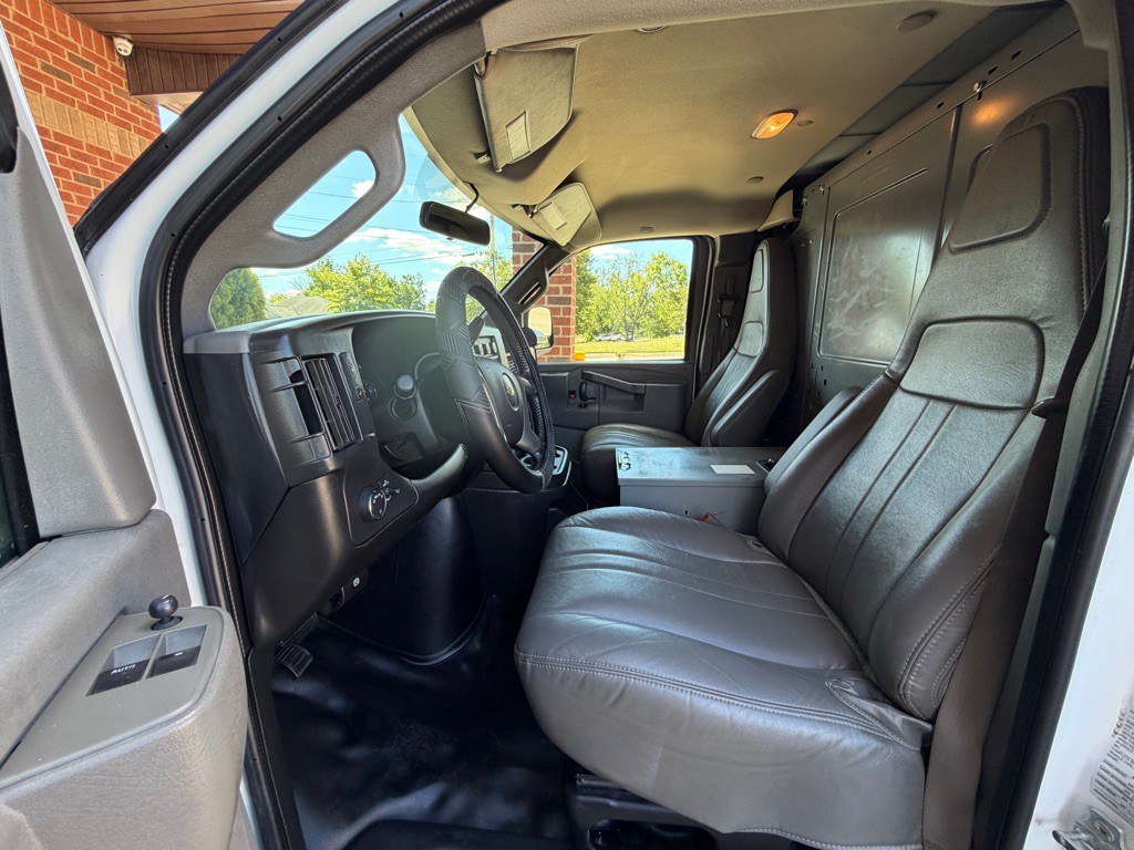 2018 Chevrolet Express Image 17