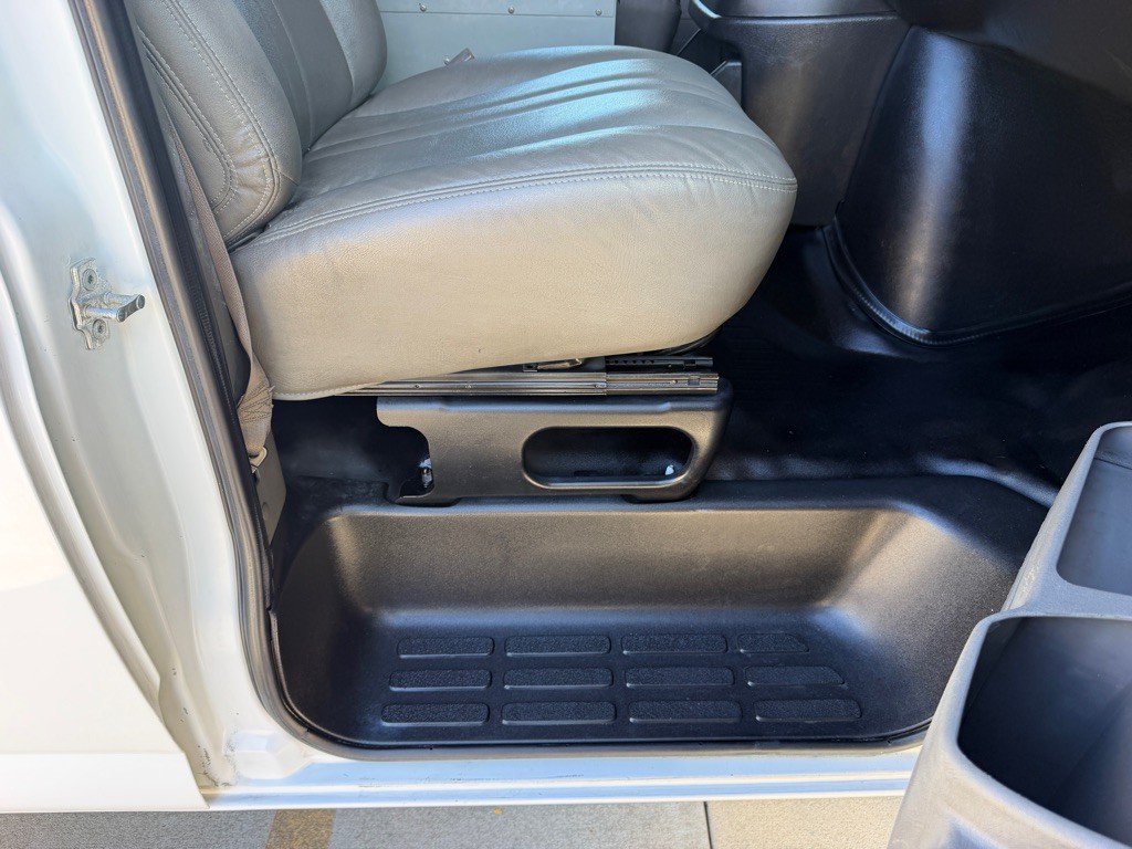 2018 Chevrolet Express Image 18