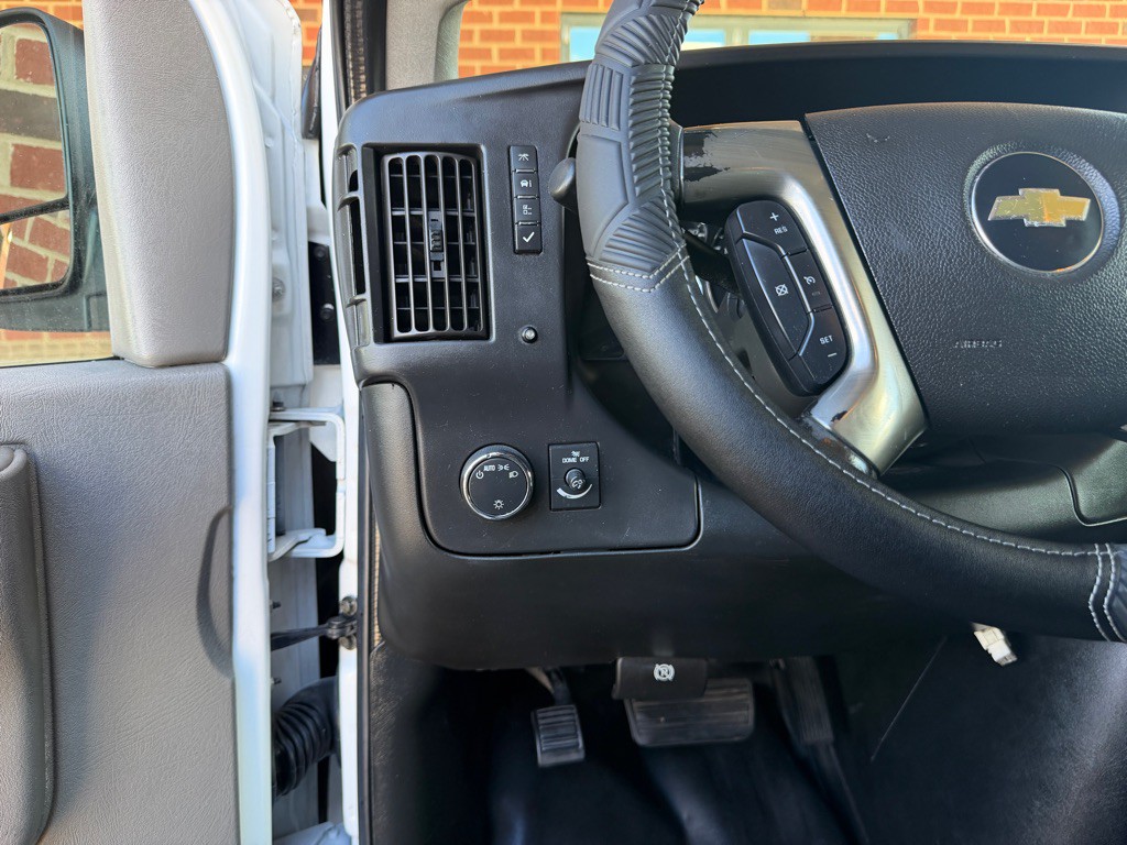 2018 Chevrolet Express Image 21