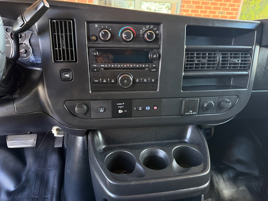 2018 Chevrolet Express Image 24
