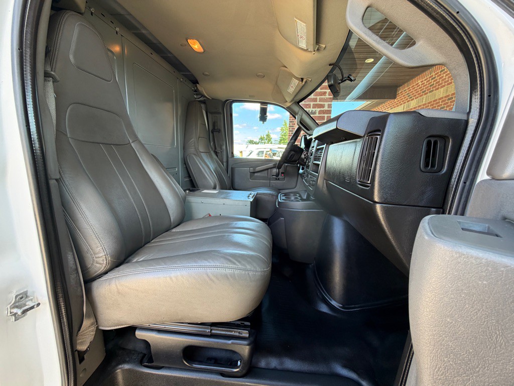2018 Chevrolet Express Image 26