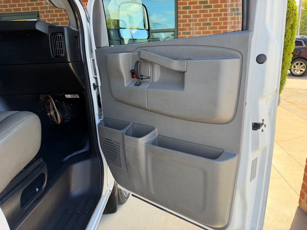 2018 Chevrolet Express Image 30