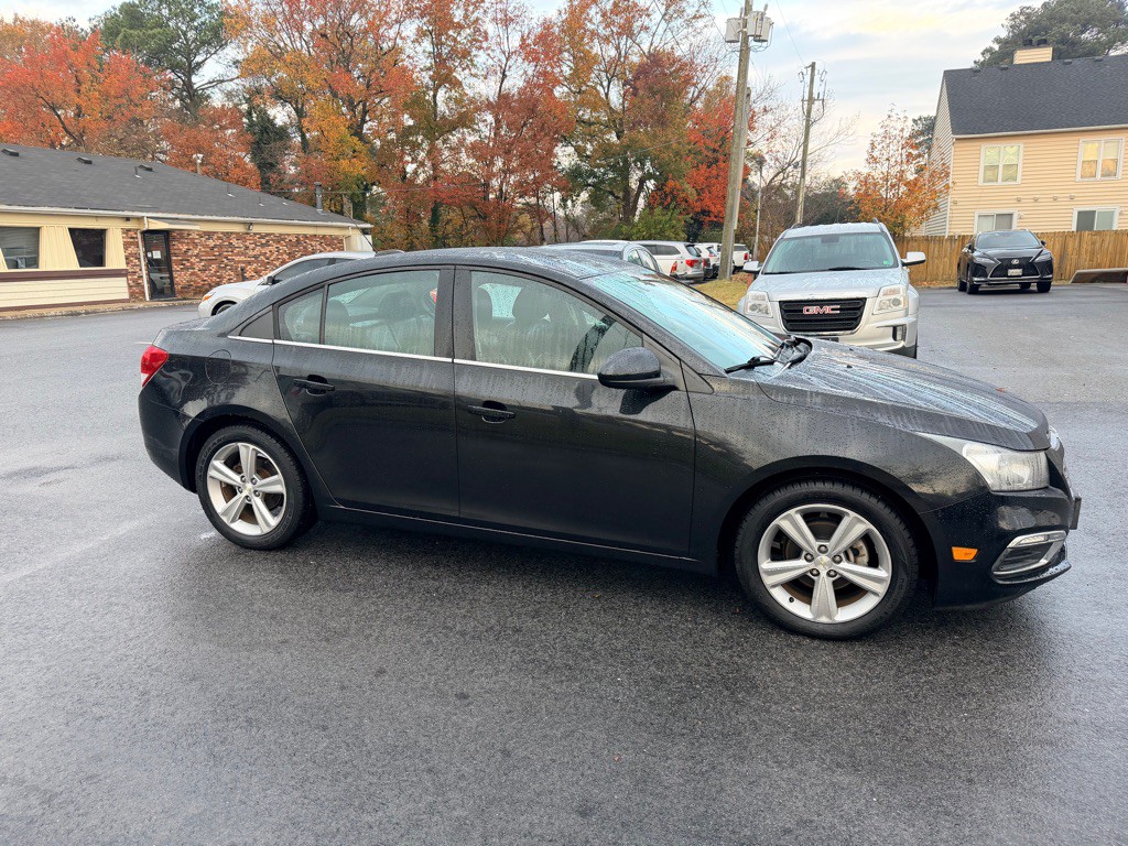 2015 Chevrolet Cruze Image 2