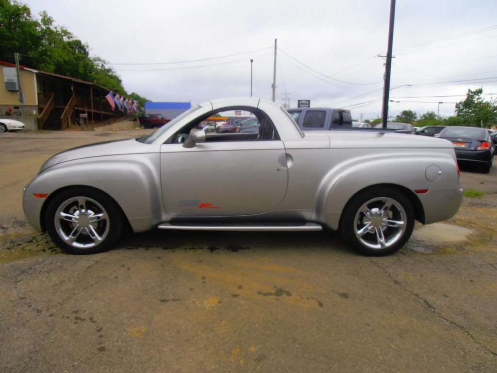 2004 Chevrolet SSR Image 1