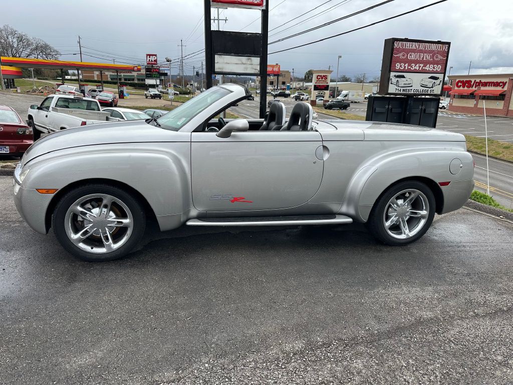 2004 Chevrolet SSR Image 2