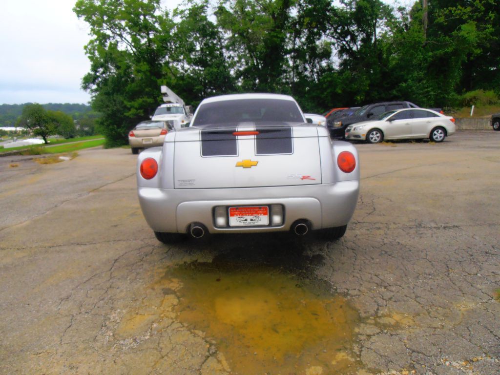 2004 Chevrolet SSR Image 3
