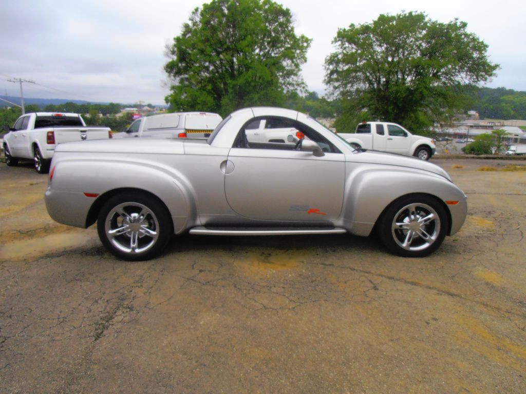 2004 Chevrolet SSR Image 4