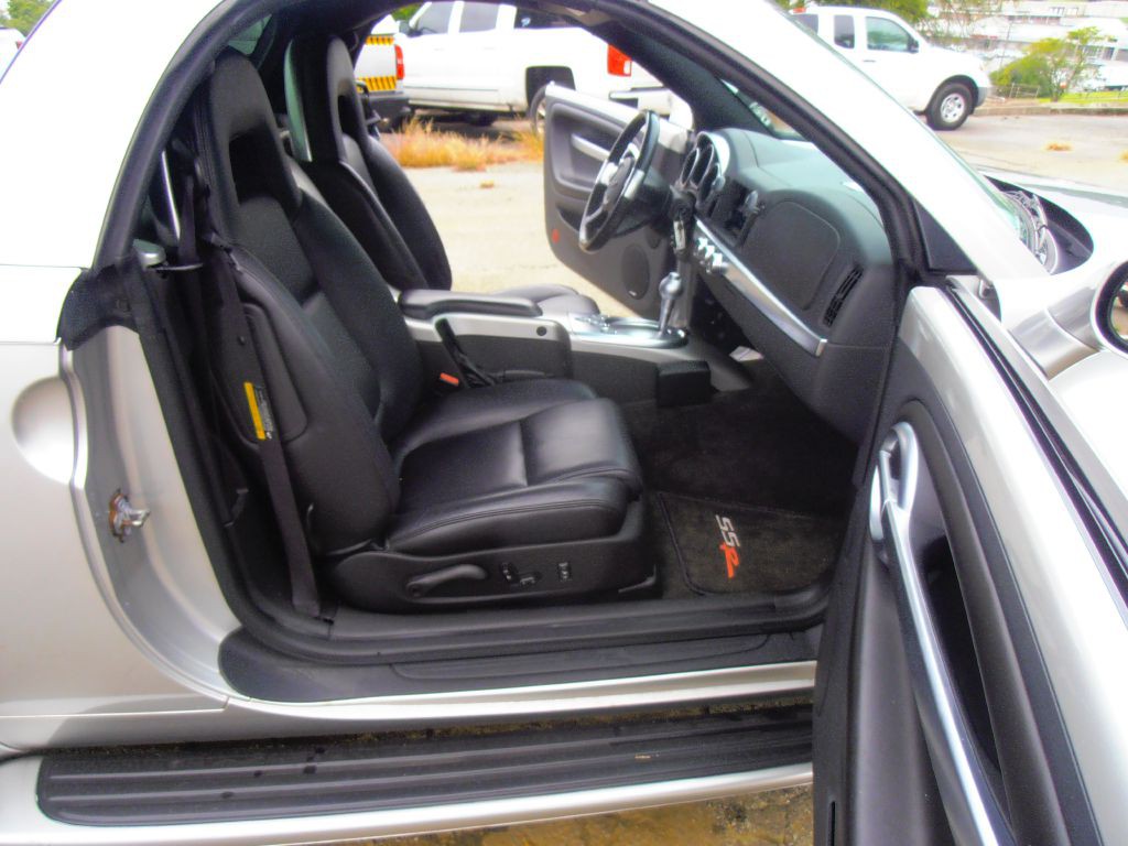 2004 Chevrolet SSR Image 9