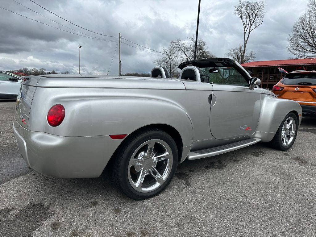 2004 Chevrolet SSR Image 13