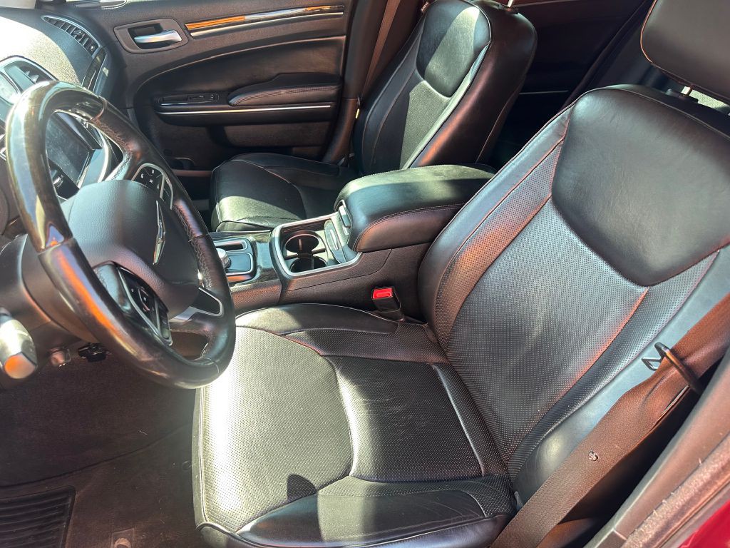 2017 Chrysler 300 Image 5