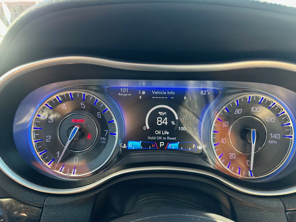 2017 Chrysler 300 Image 7