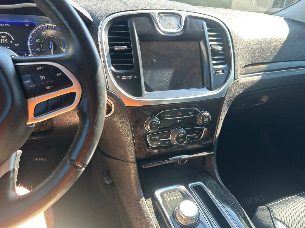 2017 Chrysler 300 Image 8