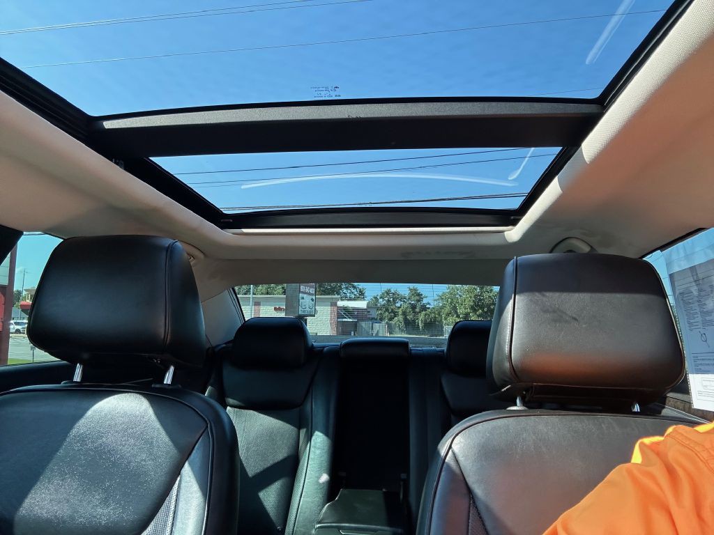 2017 Chrysler 300 Image 9