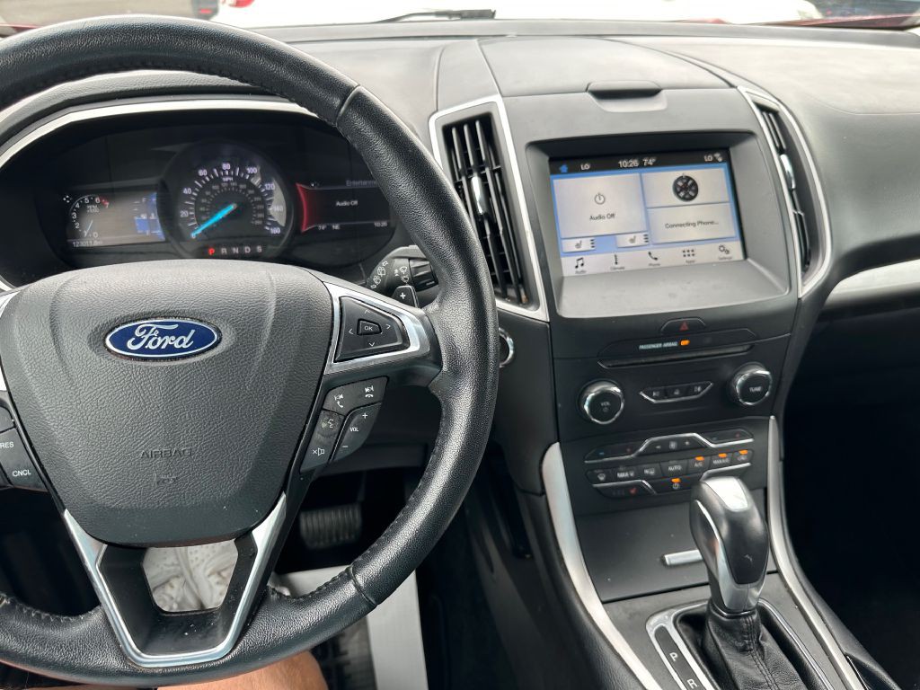 2018 Ford Edge Image 9