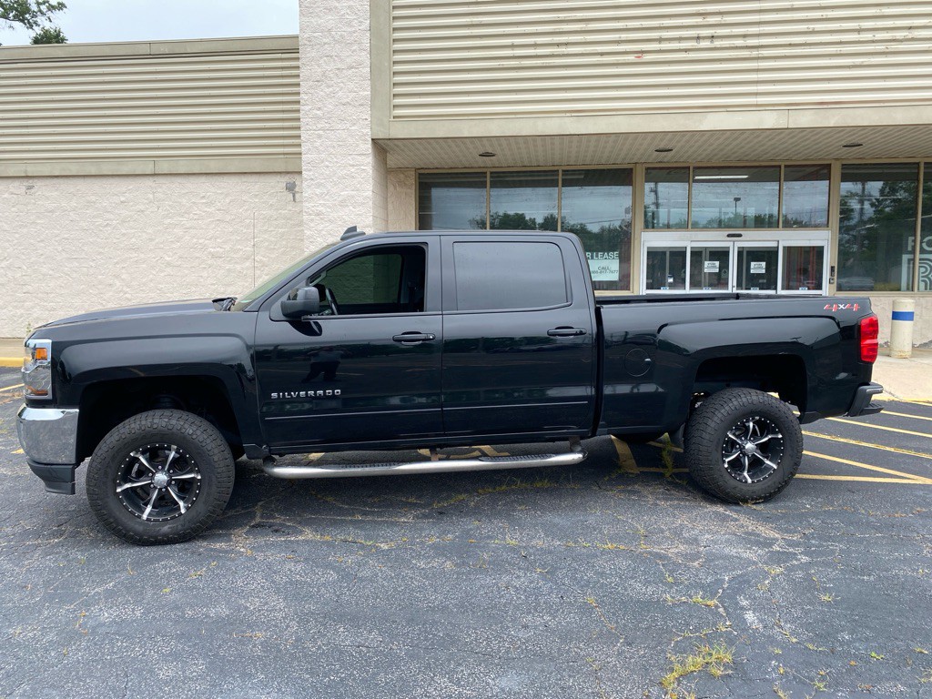 2018 Chevrolet Silverado 1500 Image 2