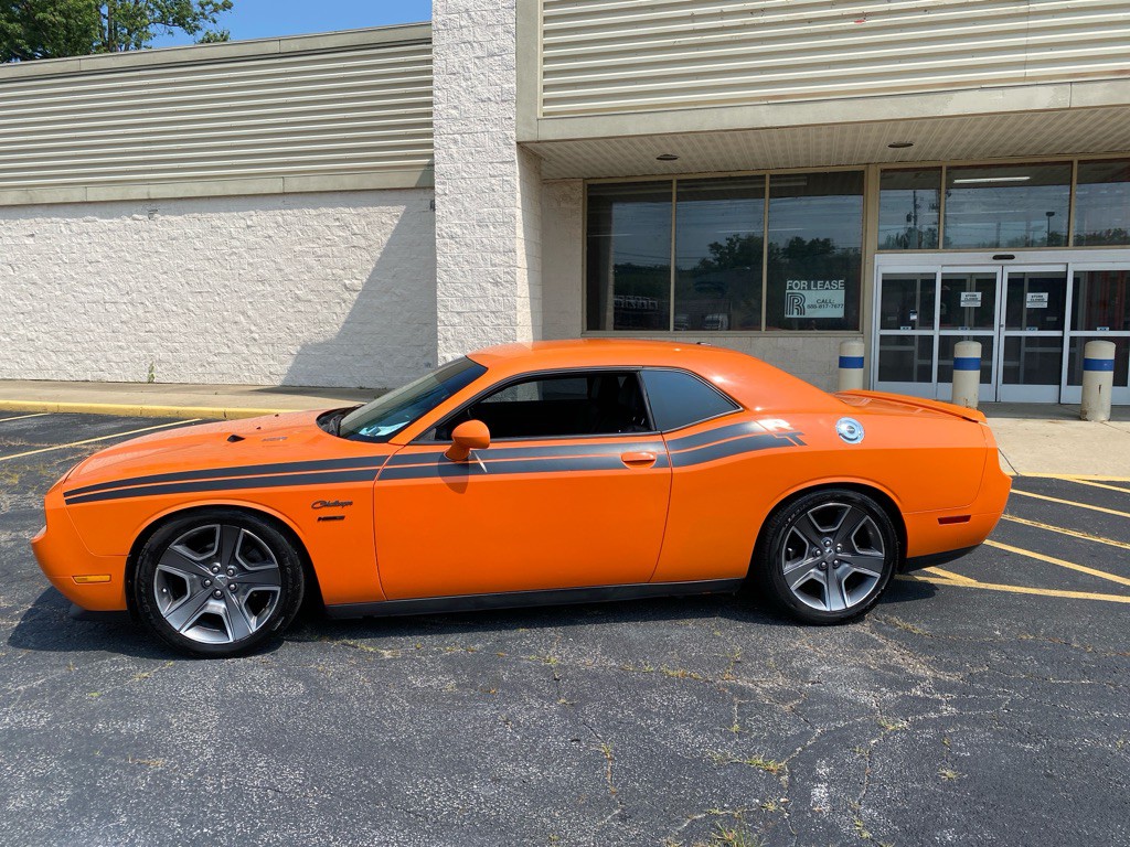 2012 Dodge Challenger Image 2