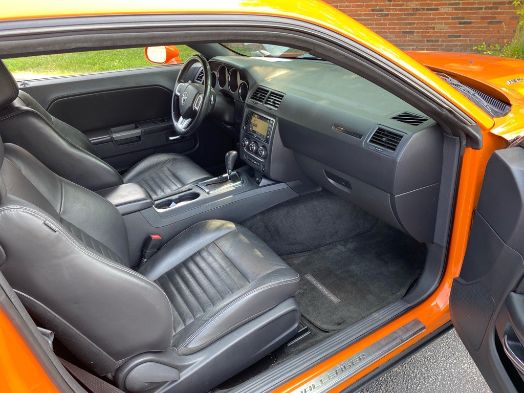 2012 Dodge Challenger Image 17