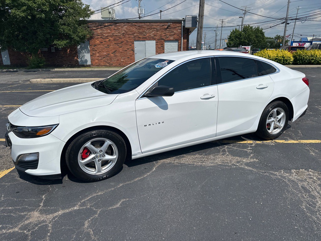2019 Chevrolet Malibu Image 2