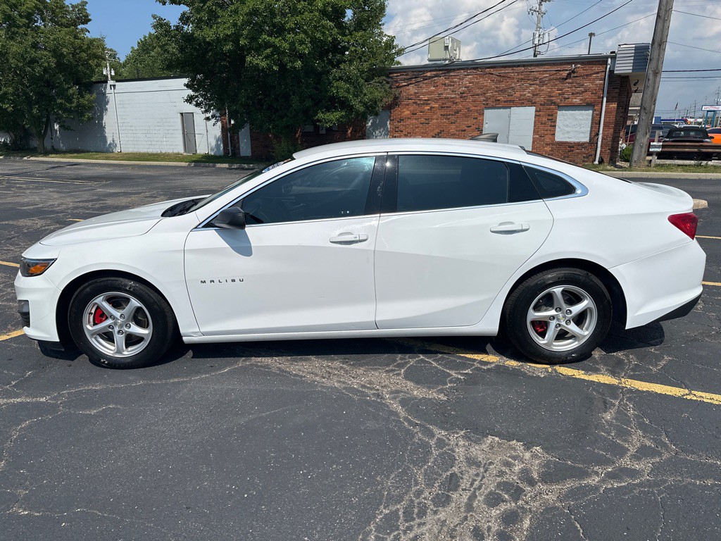 2019 Chevrolet Malibu Image 3