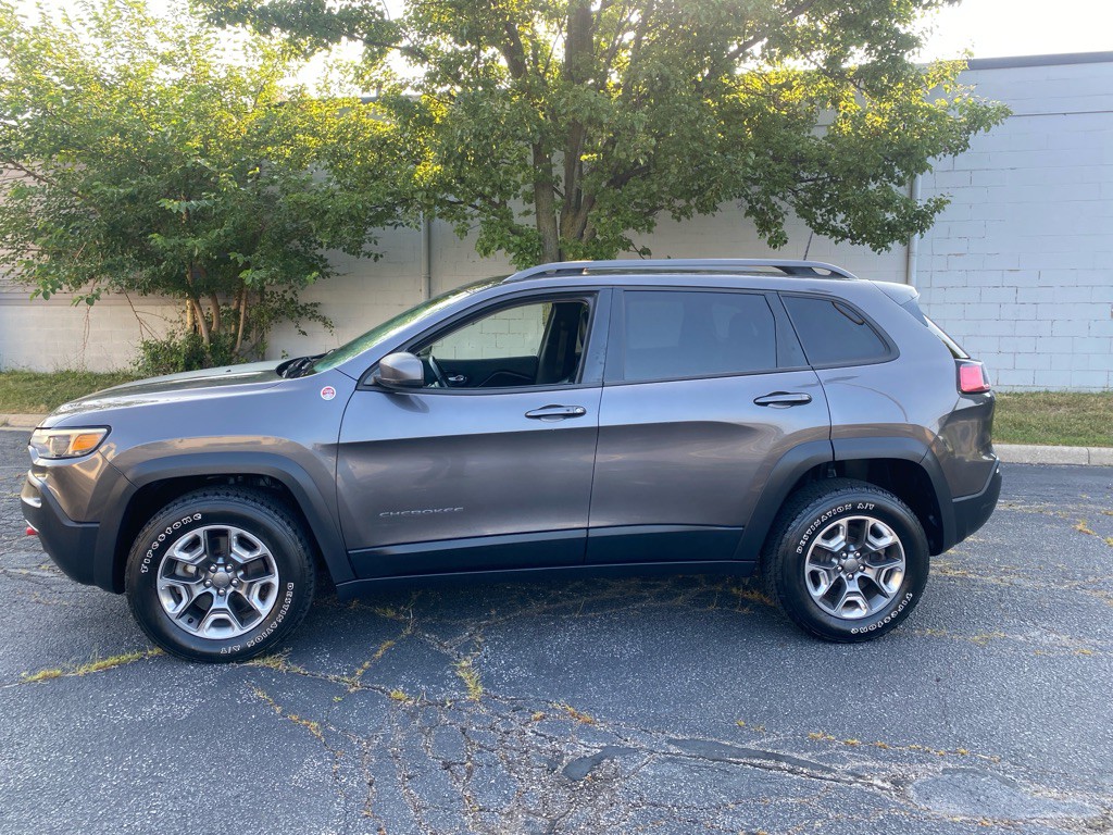 2019 Jeep Cherokee Image 2