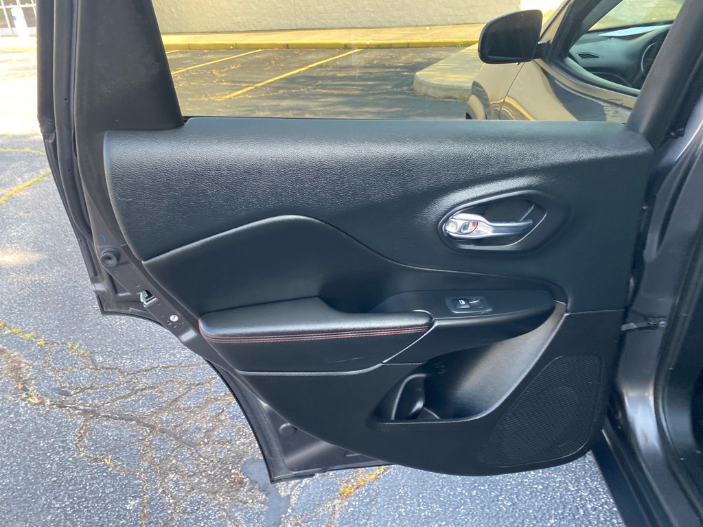 2019 Jeep Cherokee Image 18