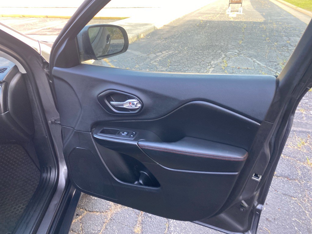 2019 Jeep Cherokee Image 23