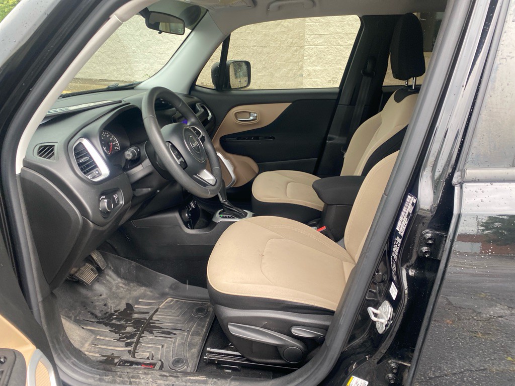 2015 Jeep Renegade Image 9