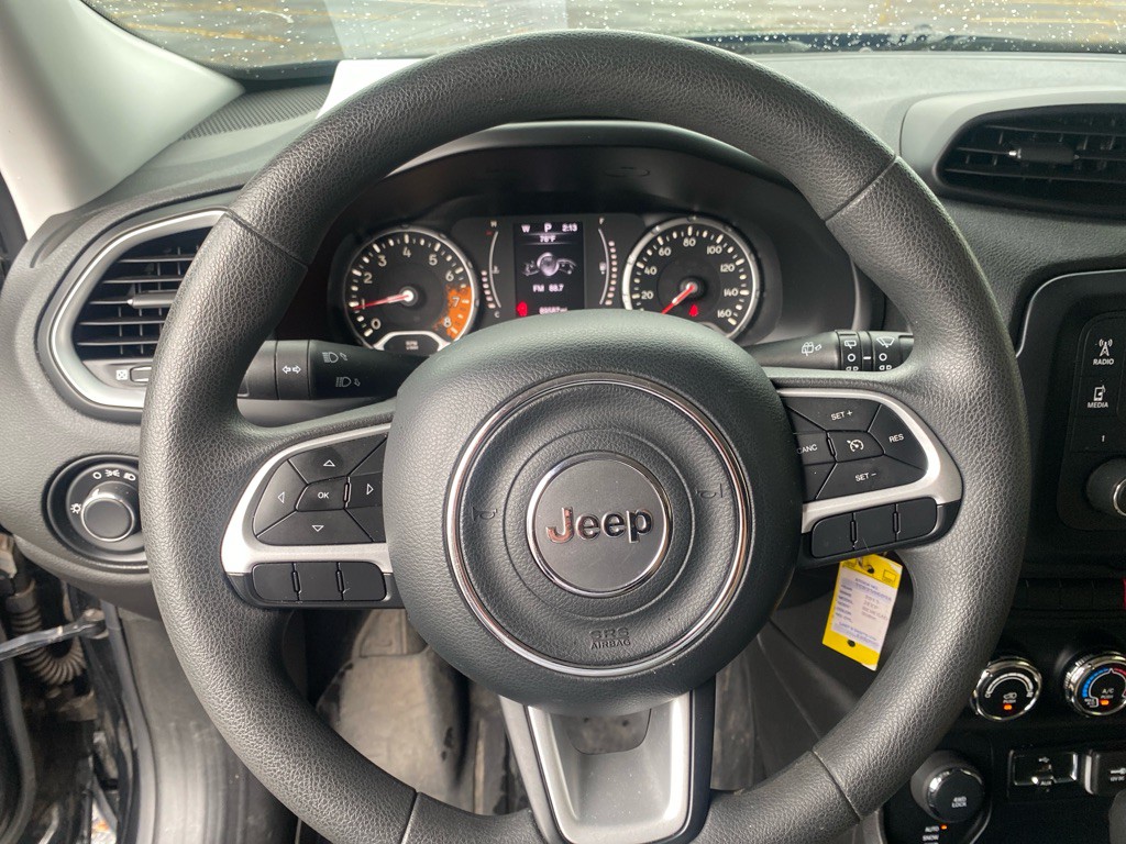 2015 Jeep Renegade Image 11