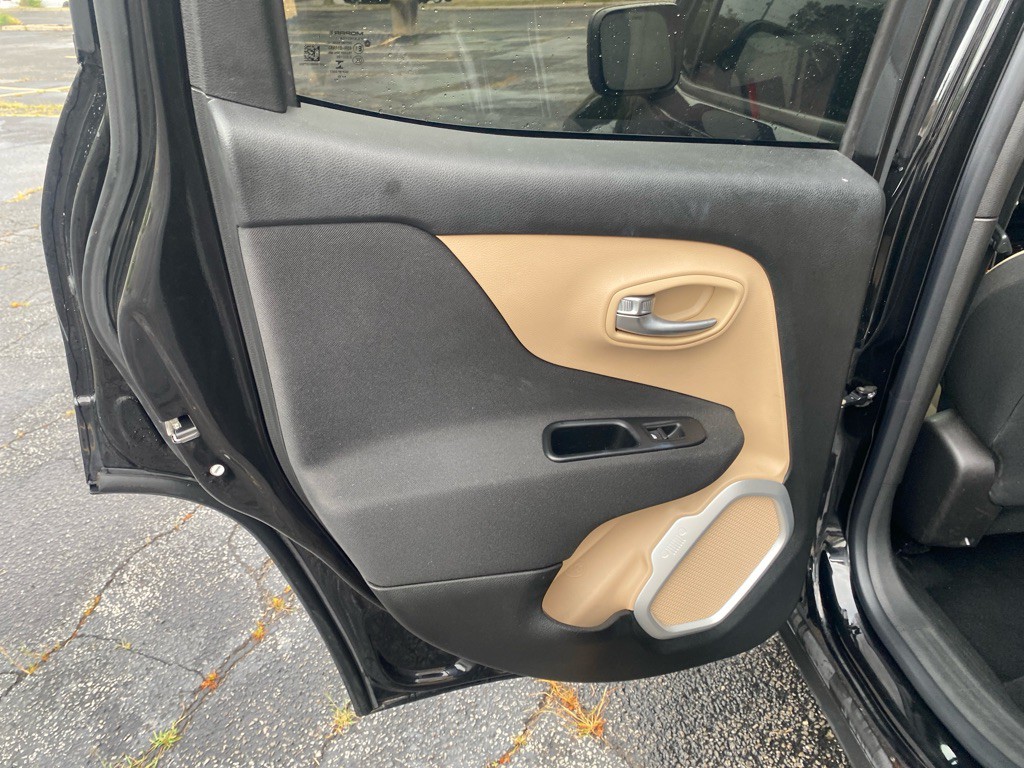 2015 Jeep Renegade Image 18