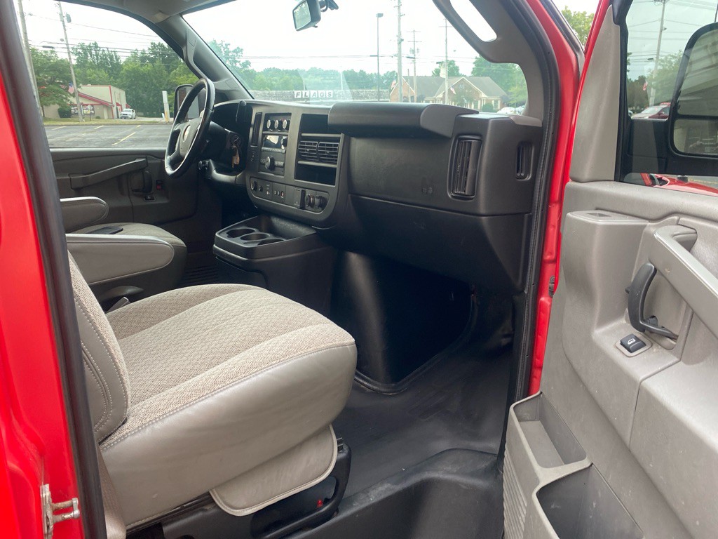 2020 Chevrolet Express Image 22