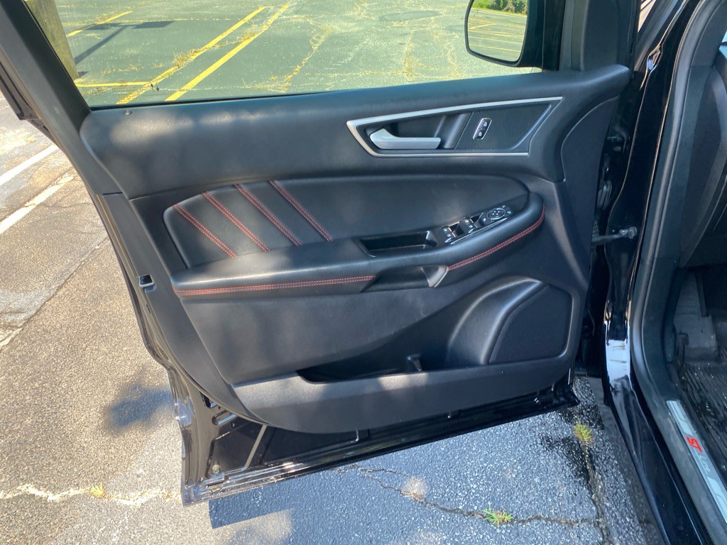 2020 Ford Edge Image 10
