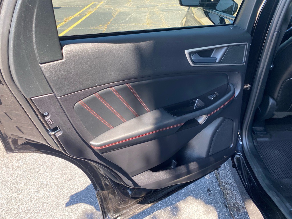 2020 Ford Edge Image 21