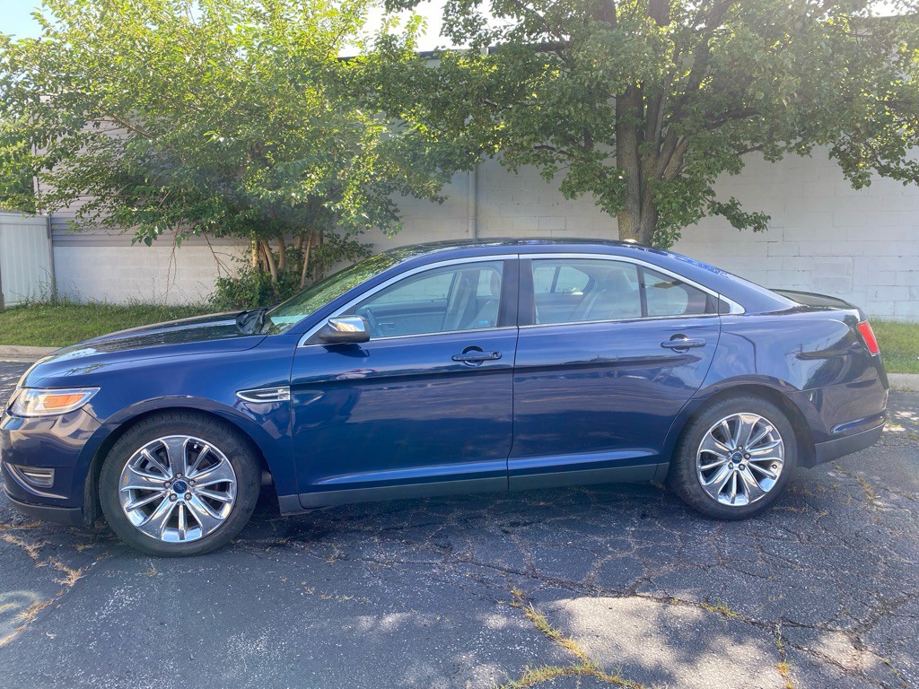 2012 Ford Taurus Image 2