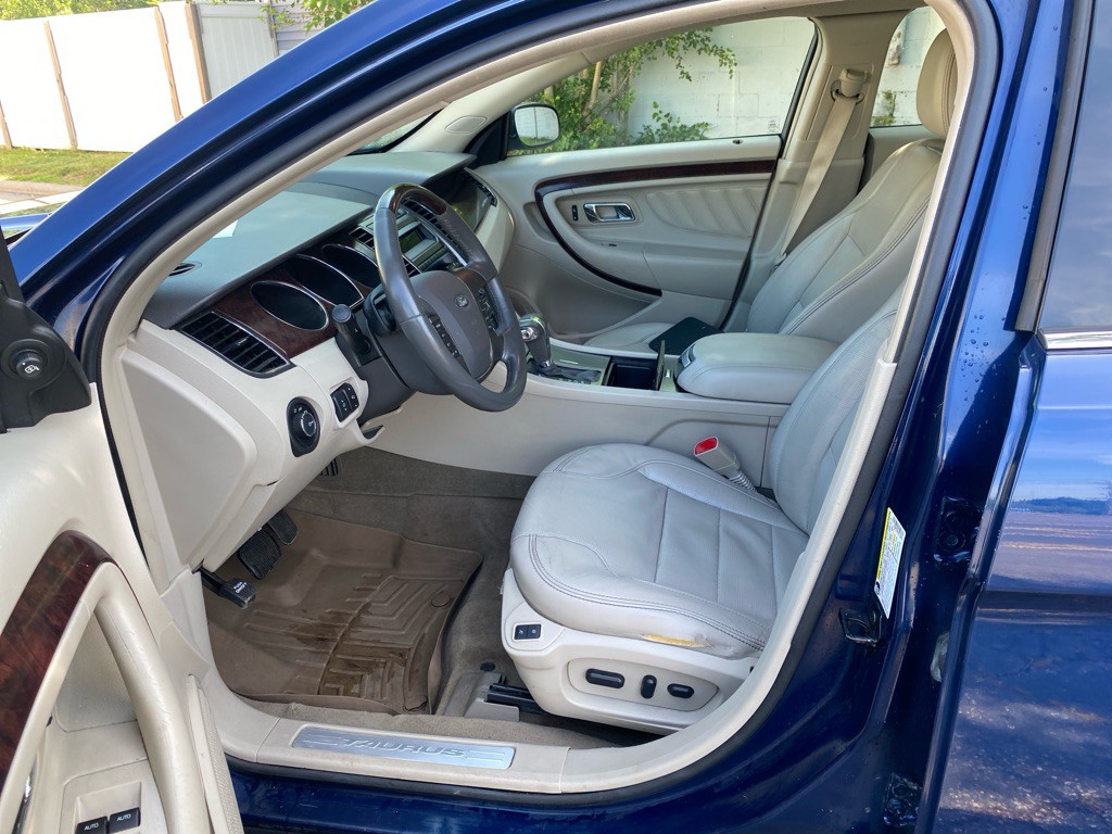 2012 Ford Taurus Image 10